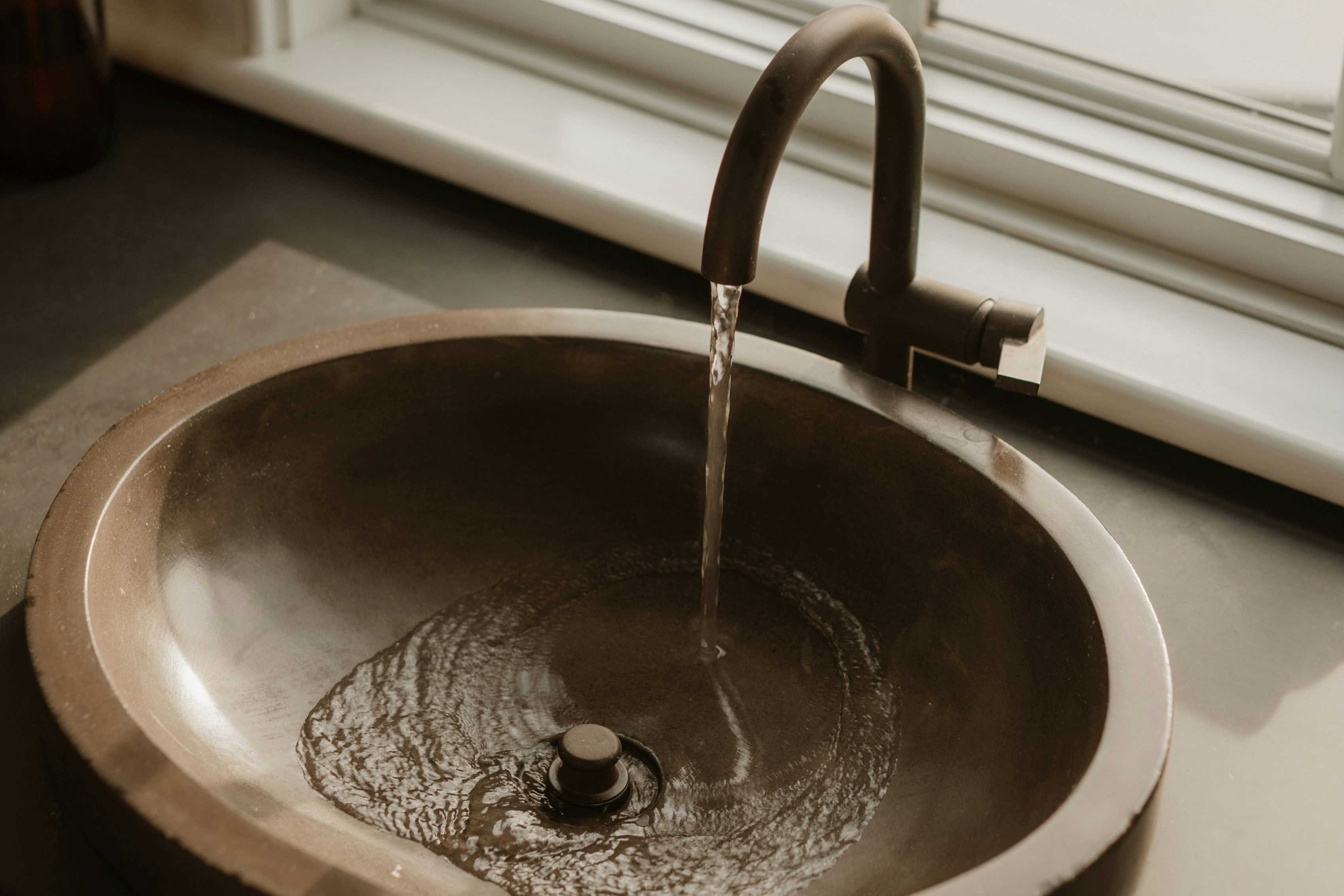 Vessel Sink (IG: @clay.banks)