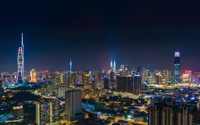 夜色下的吉隆坡天际线壁纸预览