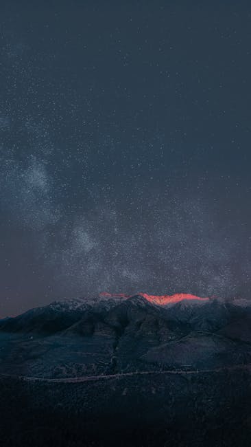 星夜倾情照亮静谧的山脉壁纸预览