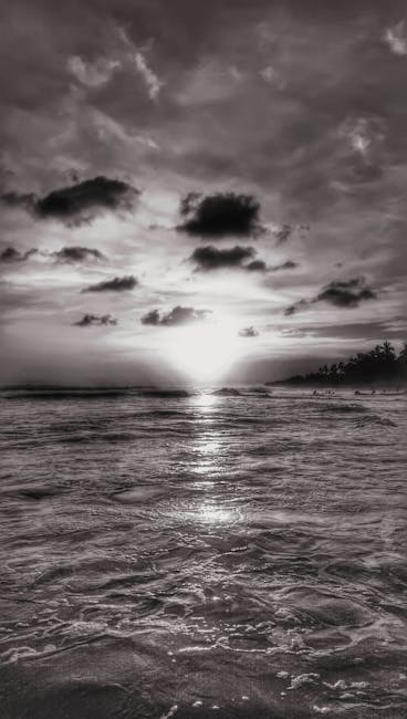Captivating Black And White Sunset Over The Ocean In Lázaro Cárdenas, Mexico. wallpaper preview