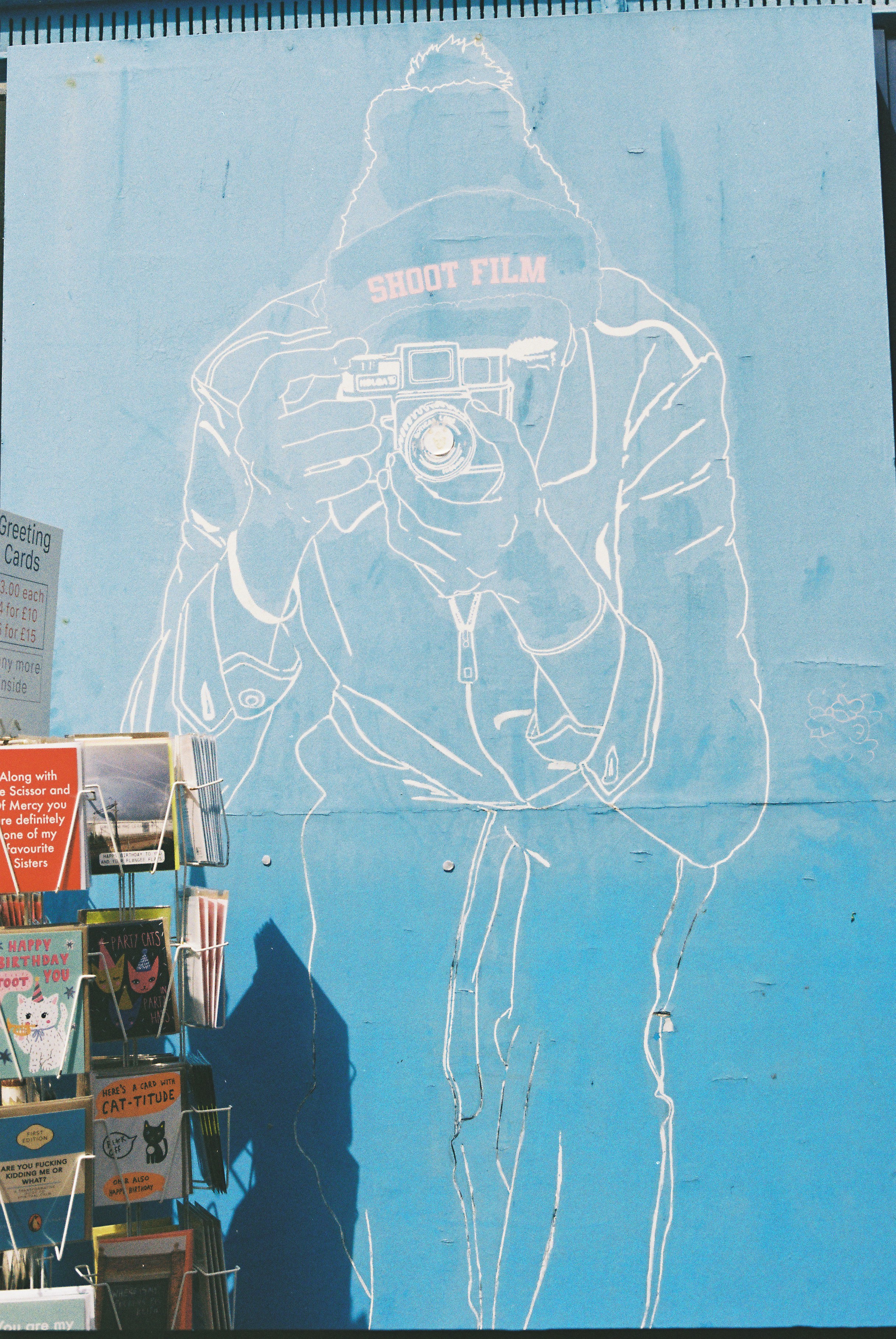 Mural Of Person Holding Camera, HD mobile wallpaper