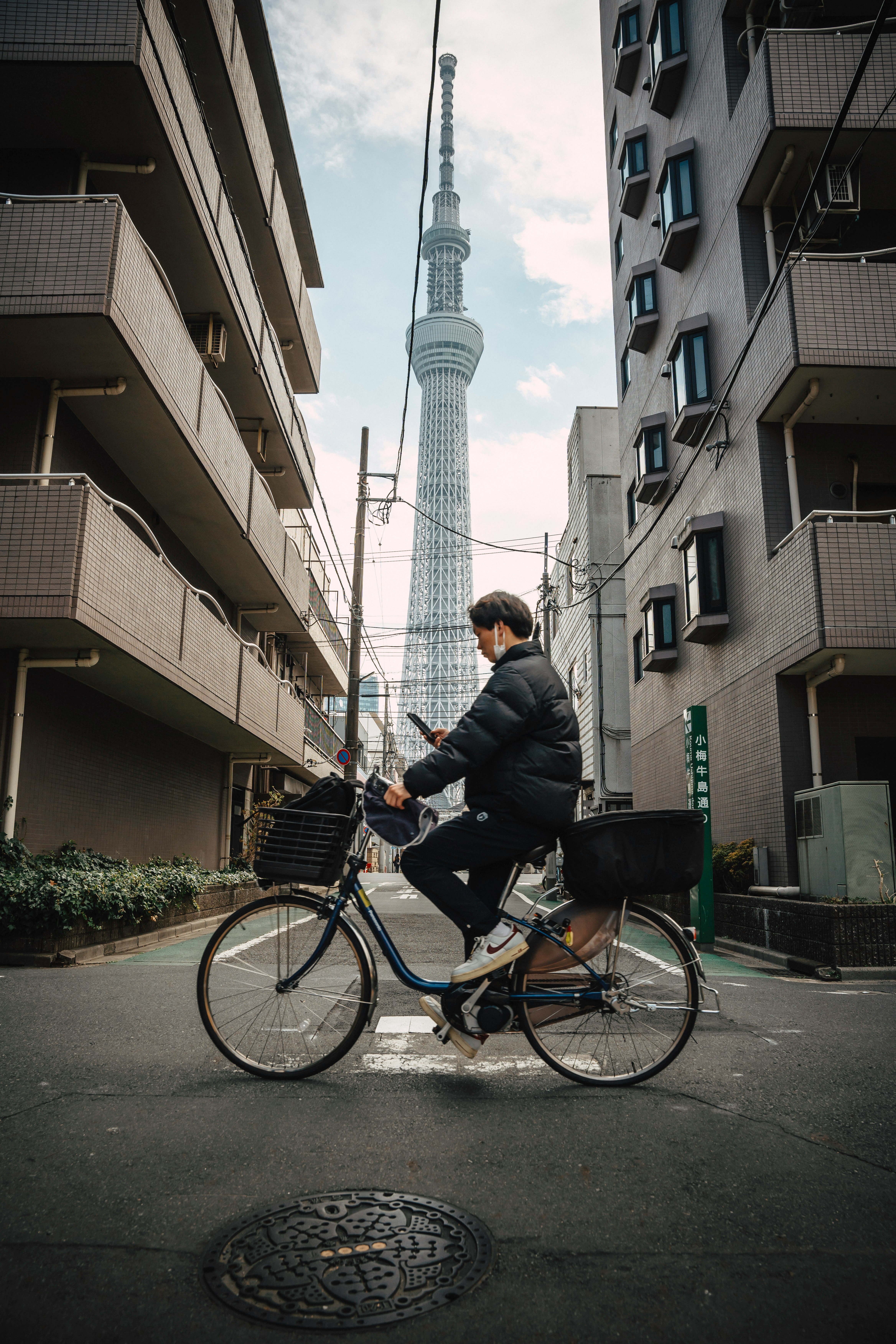 Man On Bicycle Looking At Phone, Tokyo Skytree HD mobile wallpaper