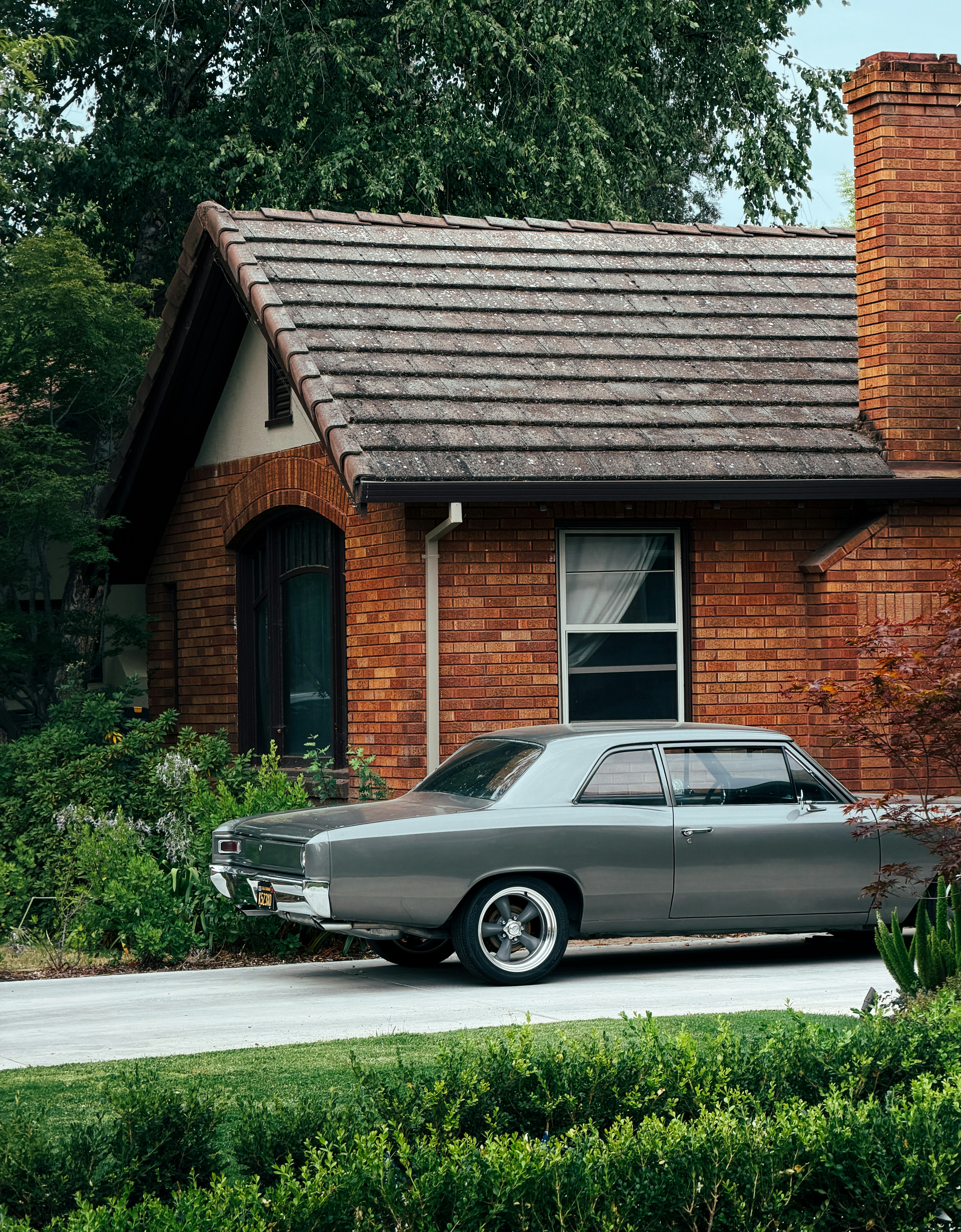 Vintage Grey Car Parked Beside A Brick House. HD mobile wallpaper