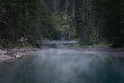 在這張照片背後隱藏著一段故事 等你來揭開

或是這樣也行

在照片背後隱藏著故事 等你來發現桌布預覽