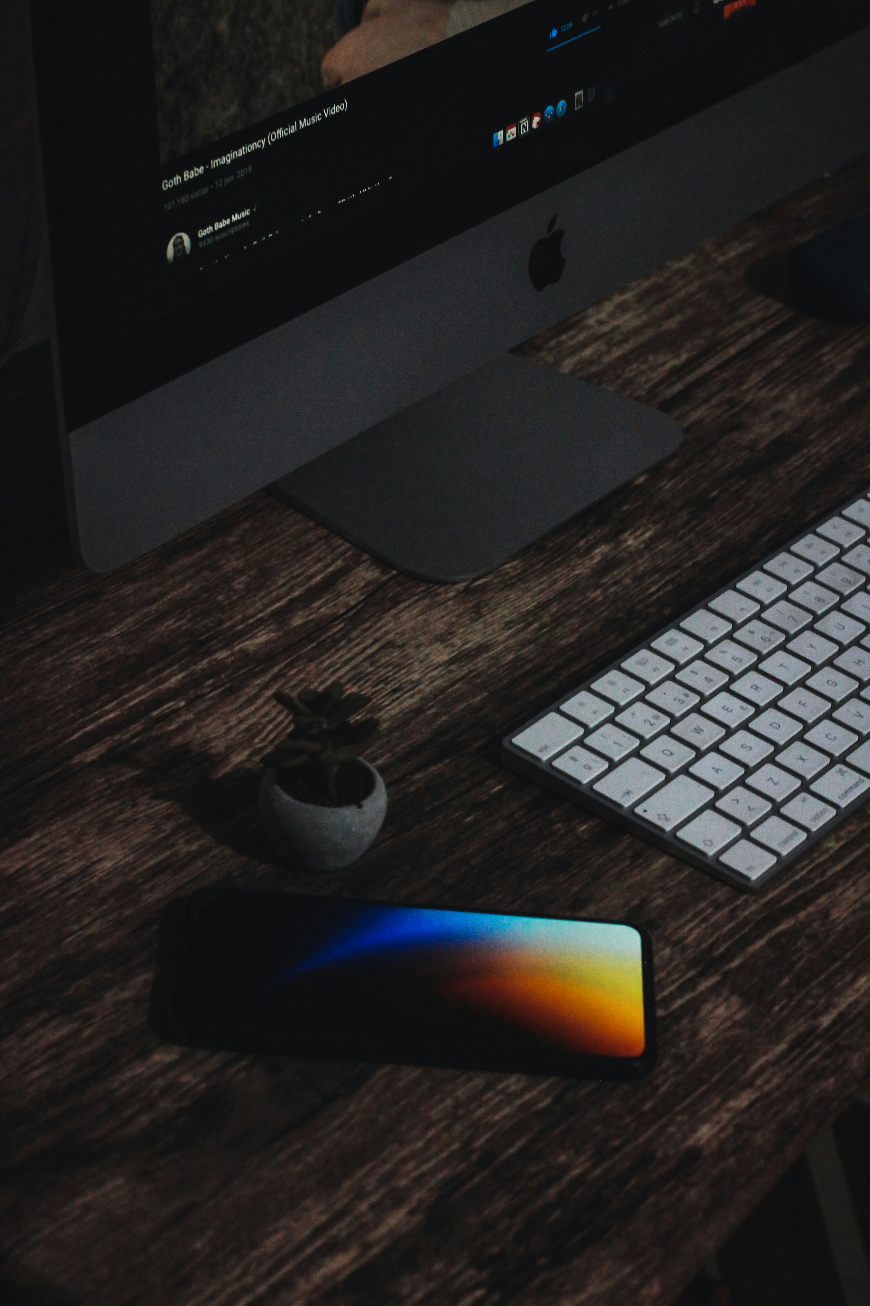 Silver Imac And Apple Keyboard